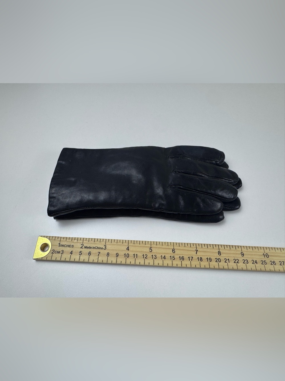 Isotoner Womens Classic Black Leather Gloves Thinsulate lining size 7.5 - Picture 7 of 8